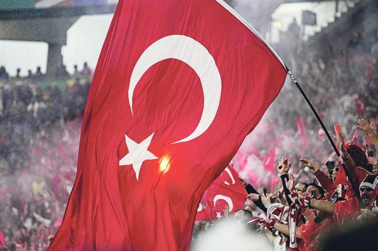 TÜRKİYE TEK YÜREK