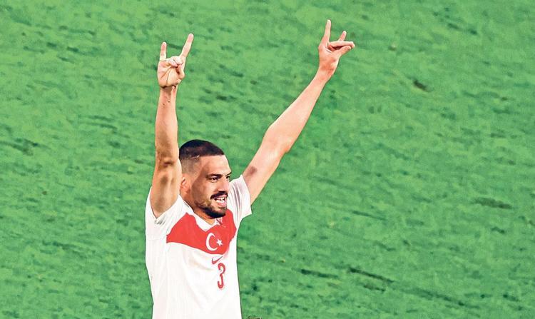 UEFA’DAN MERİH’E 2 MAÇ SİYASİ CEZA