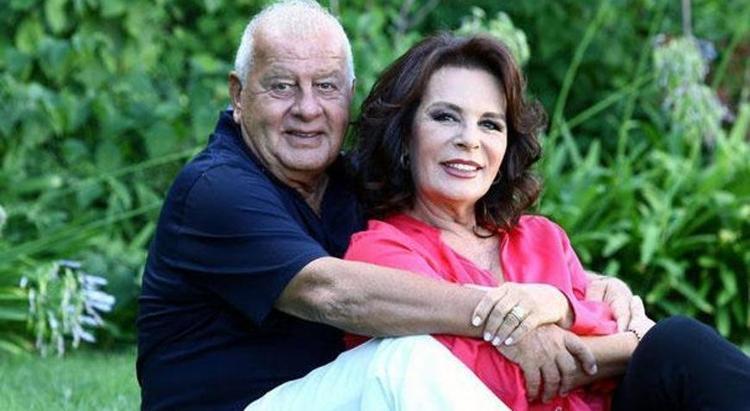 Acısıyla tatlısıyla 56 yılı bir yastıkta geçirdiler Usta sanatçı Hülya Koçyiğitin eşi Fenerbahçenin yıldız futbolcusunun büyük aşk hikayesi