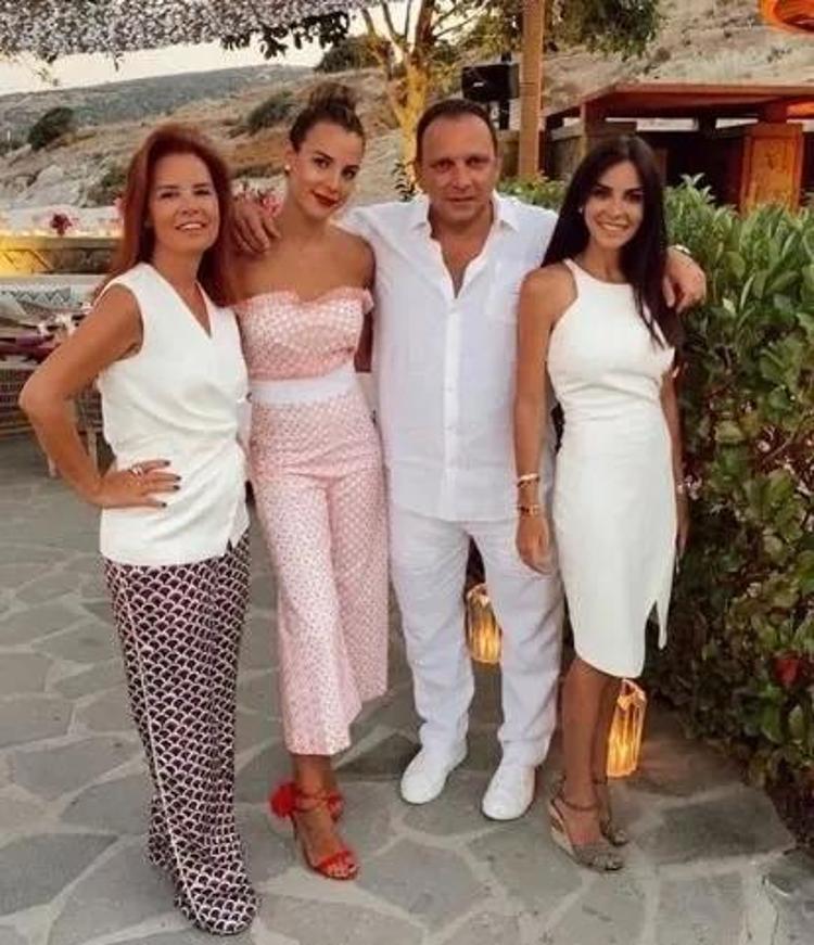 Acısıyla tatlısıyla 56 yılı bir yastıkta geçirdiler Usta sanatçı Hülya Koçyiğitin eşi Fenerbahçenin yıldız futbolcusunun büyük aşk hikayesi