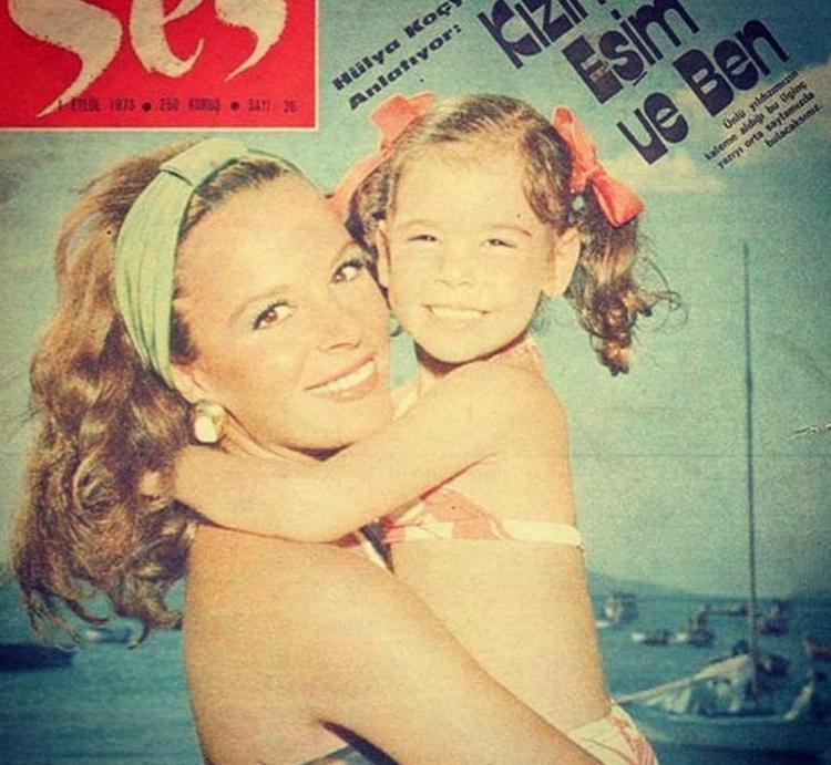 Acısıyla tatlısıyla 56 yılı bir yastıkta geçirdiler Usta sanatçı Hülya Koçyiğitin eşi Fenerbahçenin yıldız futbolcusunun büyük aşk hikayesi