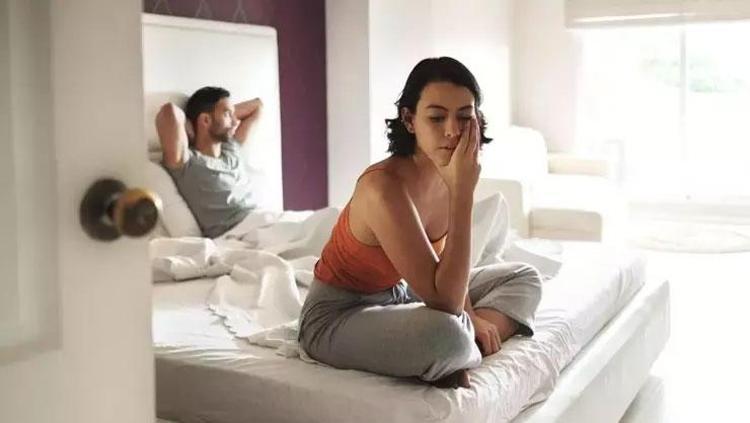 İlk gece korkusu birçok kadını etkiliyor Nedenleri pek çok faktöre bağlı olarak değişiyor