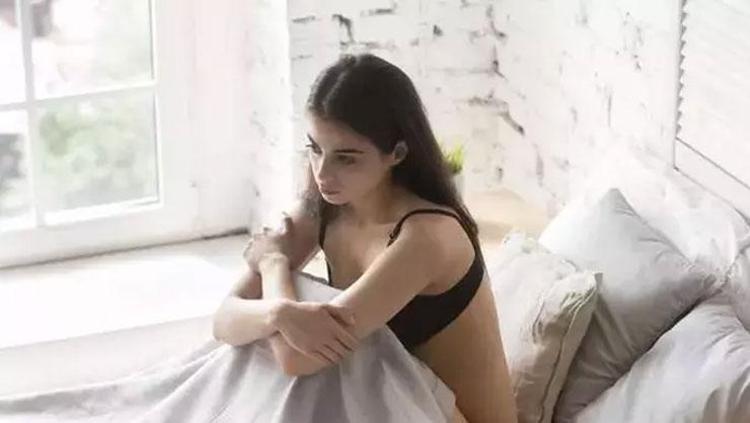 İLK GECE KORKUSUNUN NEDENLERİ, FİZİKSEL, DUYGUSAL VE TOPLUMSAL FAKTÖRLERE BAĞLI OLABİLİR