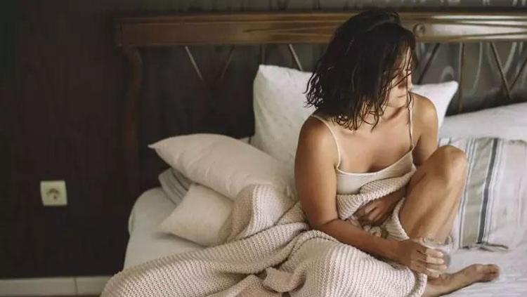 İlk gece korkusu birçok kadını etkiliyor Nedenleri pek çok faktöre bağlı olarak değişiyor