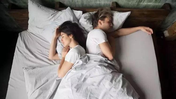 İlk gece korkusu birçok kadını etkiliyor Nedenleri pek çok faktöre bağlı olarak değişiyor
