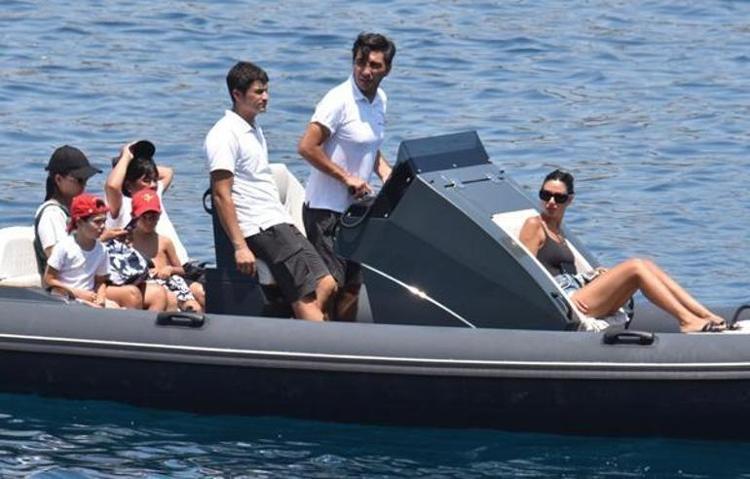 ÇOCUKLARLA BODRUMDA