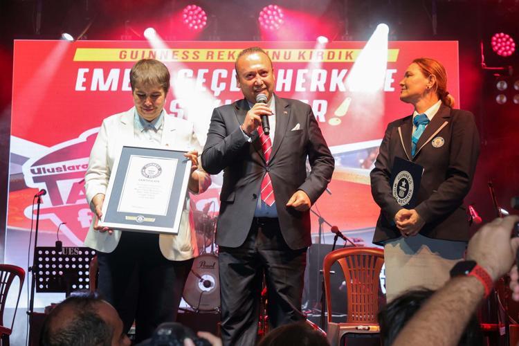 REKORU TAÇLANDIRAN YARIŞMA