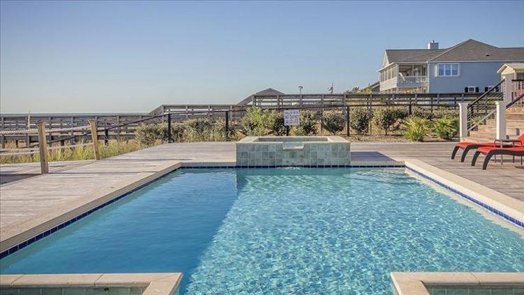 HAVUZUN KOKUSU ELE VERİYOR