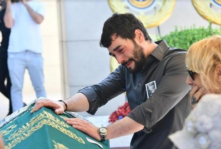 Cenazeye gitmediği için eleştiri yağmuruna tutulmuştu Ebru Şahin:Çok ayıp buluyorum böyle şeyleri