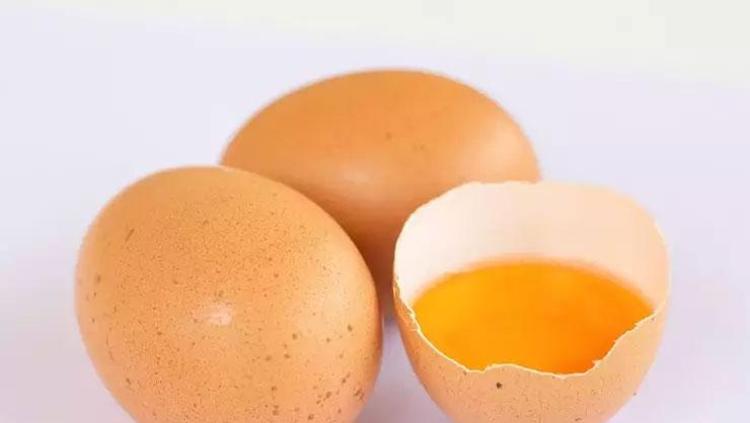 Botoks etkisi gösterip geniş gözenekleri yok ediyor Her evde olan 3 malzemeyle hazırlanıyor: İpek gibi pürüzsüz bir ten için haftada 1 kere uygulamak yetiyor