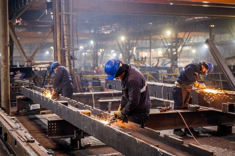 ‘Mavi yakalı işçi’ açığında tehlike çanları çalıyor Kaynakçı, bankacıdan çok kazanıyor