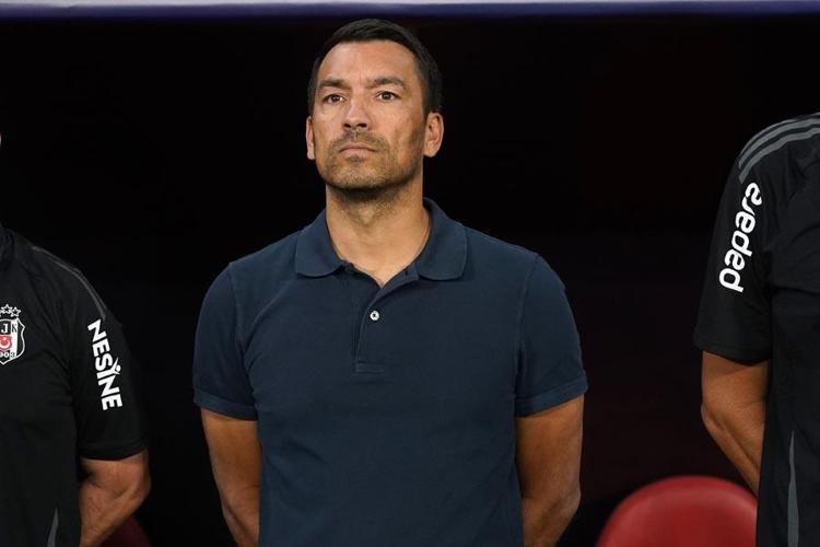 VAN BRONCKHORSTUN İLK RESMİ MAÇI