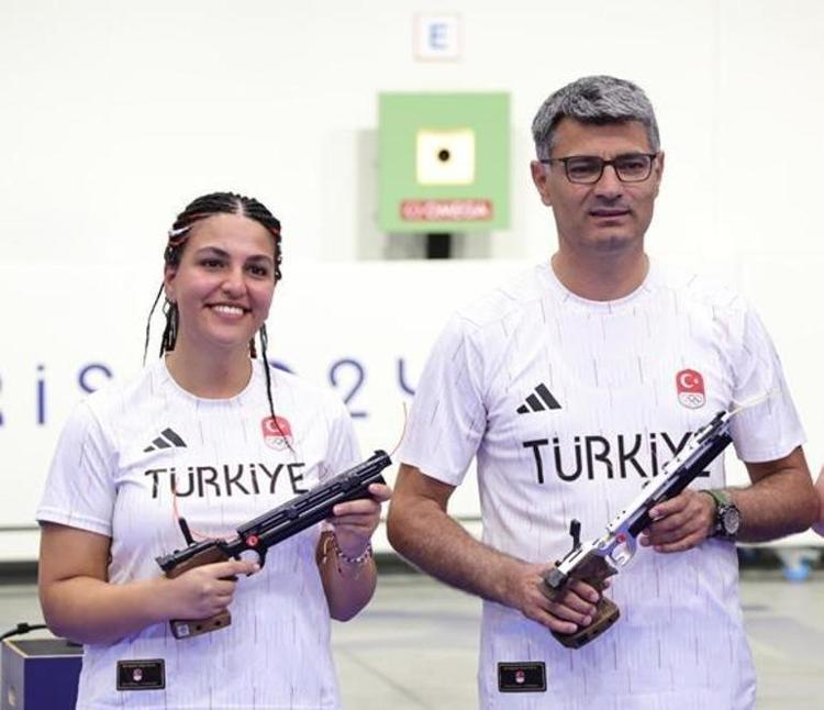 Nurgül Yeçilçaydan Yusuf Dikeç pozu Hocam havalı olmuş mu