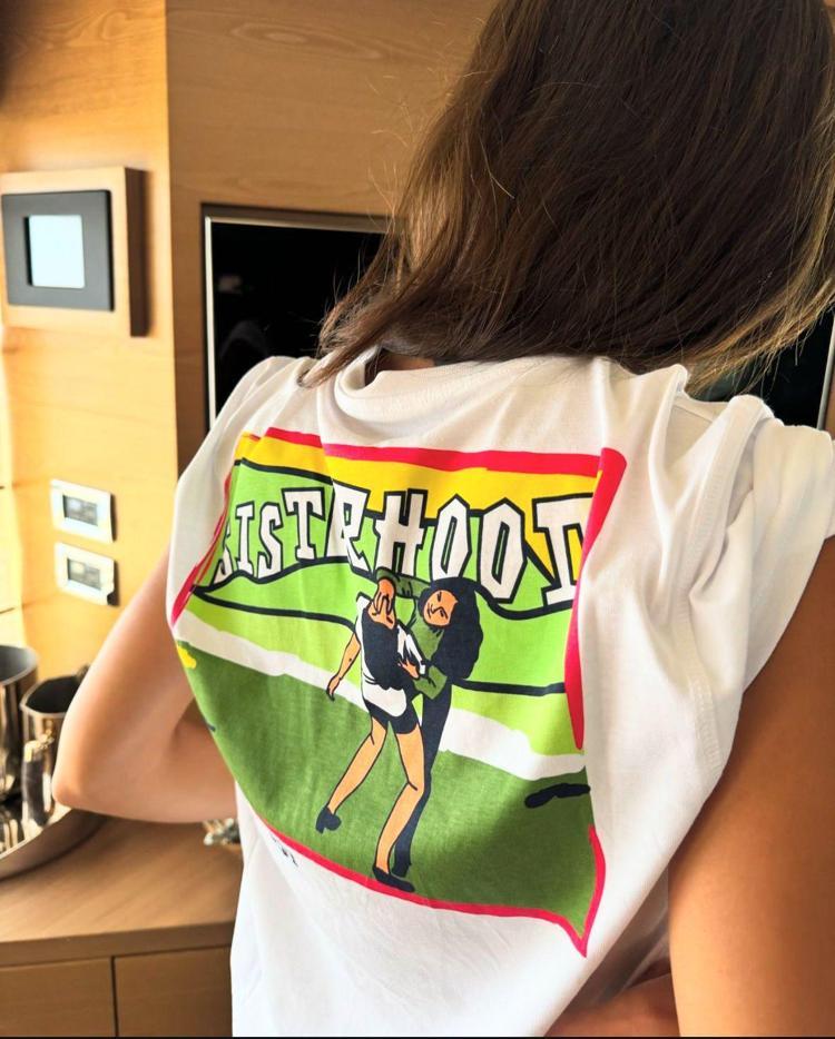 Hande Erçel ablası Gamze Erçel ile saç saça kavga etti