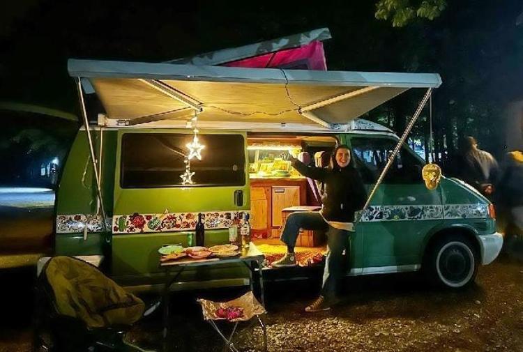 Ünlü isim tercihini karavan tatilinden yana kullandı