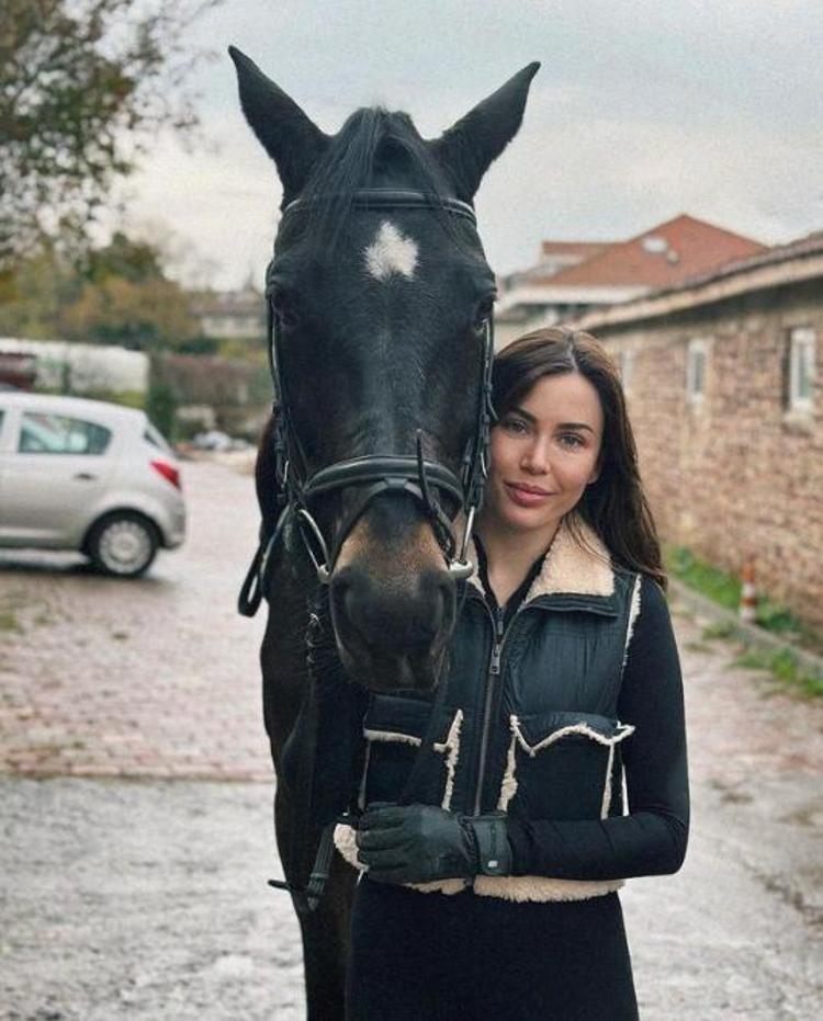 Bilal Hancı'nın eski eşinin çıplak fotoğrafları olay oldu! Esin Çepni
