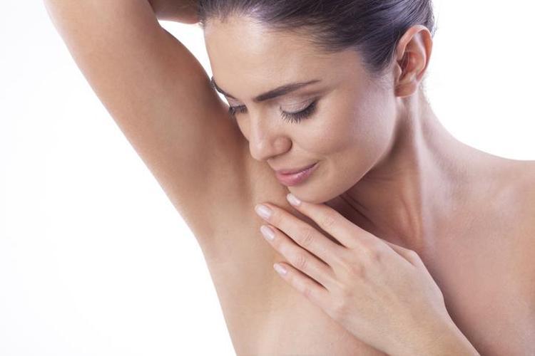 Şıpır şıpır terleme sorununu kökten çözüyor Bir pamuğa döküp koltuk altına sürünce doğal deodorant etkisi sağlıyor, ter bezlerini yavaşlatıyor