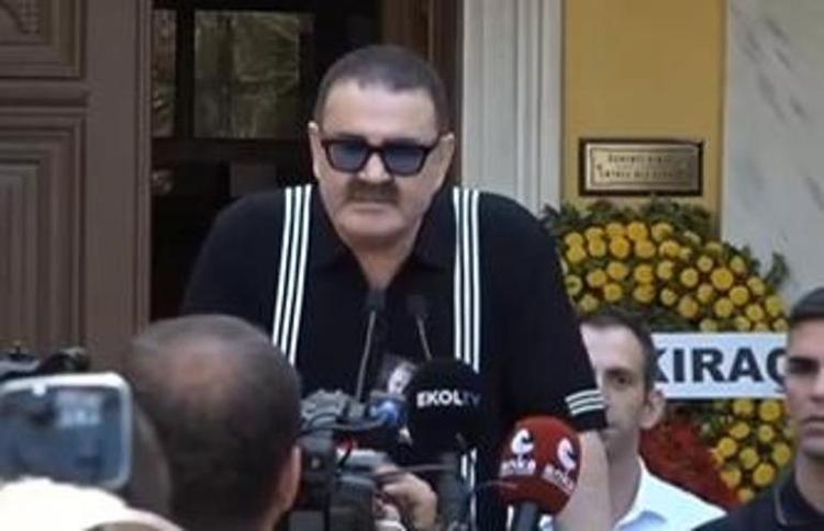 Usta oyuncu Aydemir Akbaşa veda Nereden bir Aydoş daha bulacağım