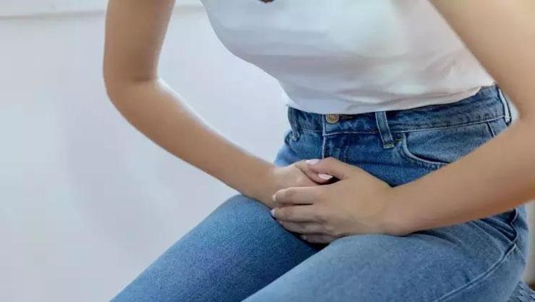 Kadınların korkulu rüyasına son veriyor idrar yollarını çamaşır suyuyla temizlemiş gibi yapıyor: Enfeksiyonun kökünü kazıyor