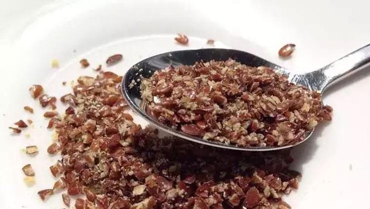 Göz altı morluklarına ezber bozan çözüm Her sabah aç karna 1 bardak için: Balıktan 7 bin kat daha fazla omega-3 içeriyor