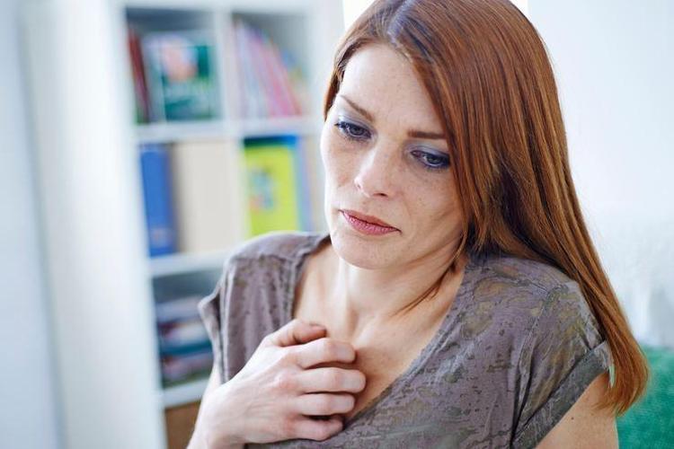 Ağrılı egzama ve sedefin kökünü kurutuyor 1 damlası bile yetiyor, cildi yumuşacık yapıyor 10 yaş gençleştiren bakım
