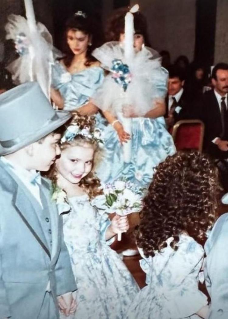 Kızı gibi kendi bebekliği de çok güzel Ünlü oyuncunun çocukluk fotoğrafına beğeni yağdı