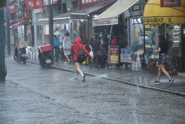 Şiddetli yağış geliyor İstanbul dahil 6 ile uyarı