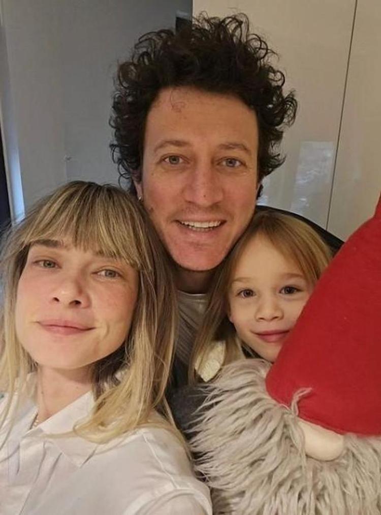 Müge Boz ve Caner Erdenize karavan şoku Sabah görünce telefona sarıldılar