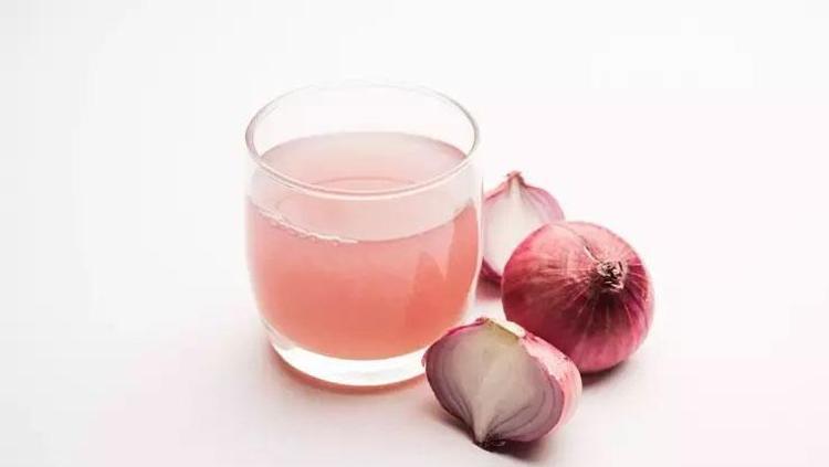 SAÇLARI UZATAN DOĞAL YÖNTEM: SOĞAN SUYU