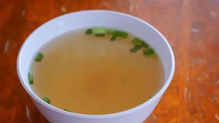 Kelleşmiş yerden bile saç çıkarıyor Beyaz saçları simsiyah yapıyor: Kepeği ve mantarı yok ediyor