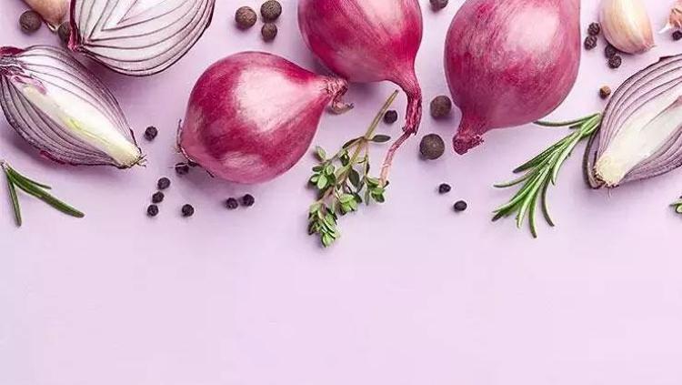 Kelleşmiş yerden bile saç çıkarıyor Beyaz saçları simsiyah yapıyor: Kepeği ve mantarı yok ediyor