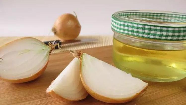 Kelleşmiş yerden bile saç çıkarıyor Beyaz saçları simsiyah yapıyor: Kepeği ve mantarı yok ediyor