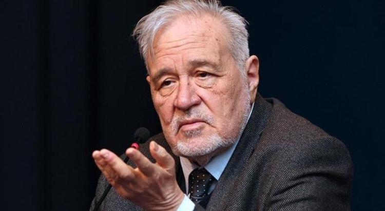 Prof. Dr. İlber Ortaylının sağlık durumu hakkında endişelendiren açıklama: Aldığım immun ilaç dolayısıyla sert tepkileri oluyor. Hayatım biraz yavaşlayacak