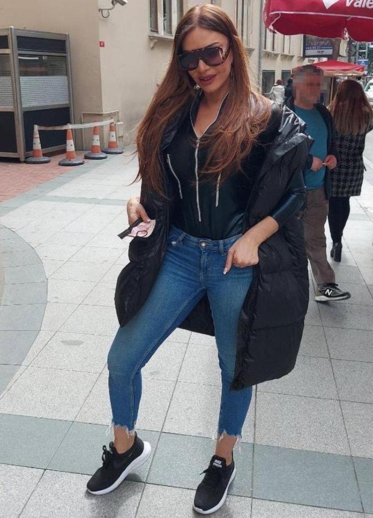HANDE ATAİZİNİ GÖRDÜĞÜM YERDE ÖPECEĞİM