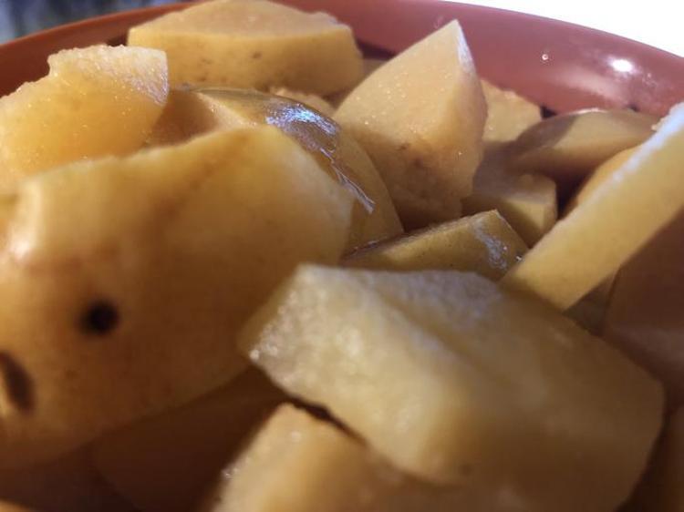 Suya 5 tane atıp kaynatmak yetiyor 1 gecede 10 yaş gençleştiriyor: Güneş lekelerini silgi gibi silip sebum dengesi sağlıyor