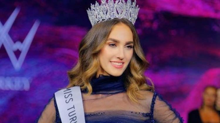 Eski kraliçe Pınar Altuğ, Miss Turkey birincisi İdil Bilgene yapılan eleştirilere ateş püskürdü