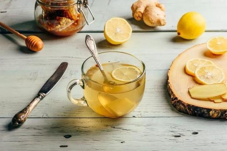 SU TÜKETİMİNİ ARTIRARAK DETOKS ETKİSİ SAĞLAR