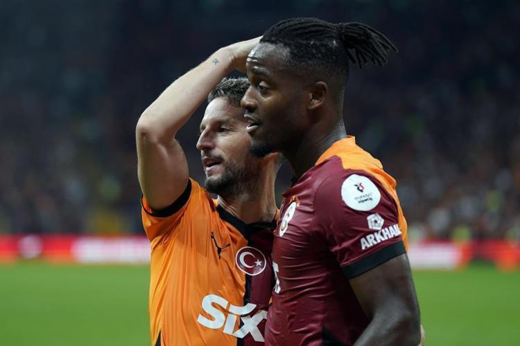 Galatasaraya derbi morali Gaziantep FKyı rahat geçti