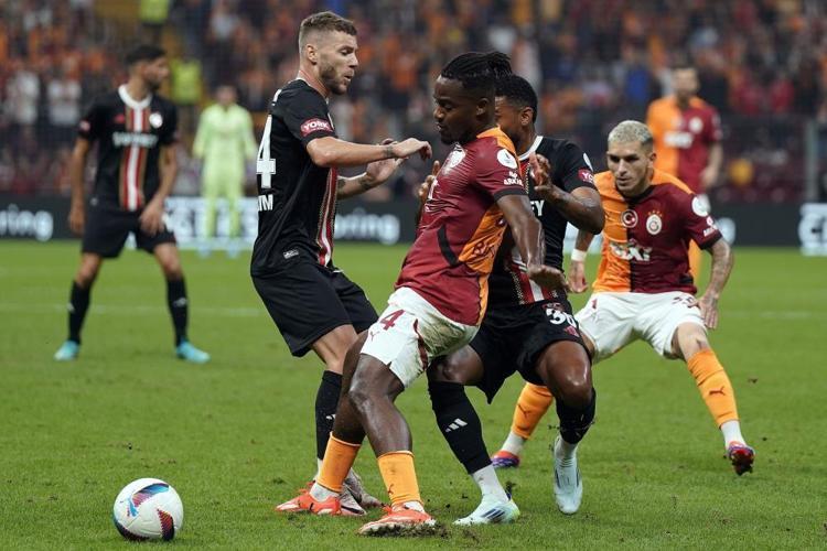GALATASARAY DERBİYE KAYIPSIZ GİDİYOR