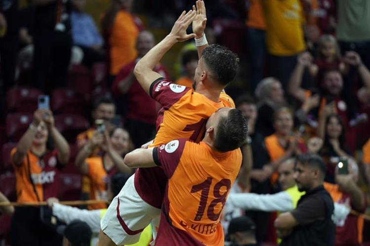 Galatasaraya derbi morali Gaziantep FKyı rahat geçti