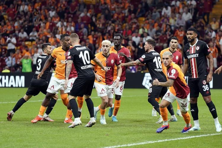Galatasaraya derbi morali Gaziantep FKyı rahat geçti