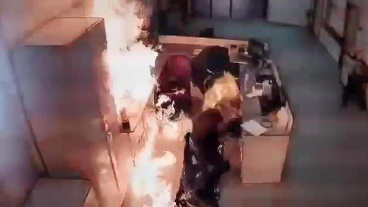 Hemşireye meslektaşı kabusu yaşattı Bir anda alevlerin içinde kaldı Abi yapma dedim ama dinlemedi