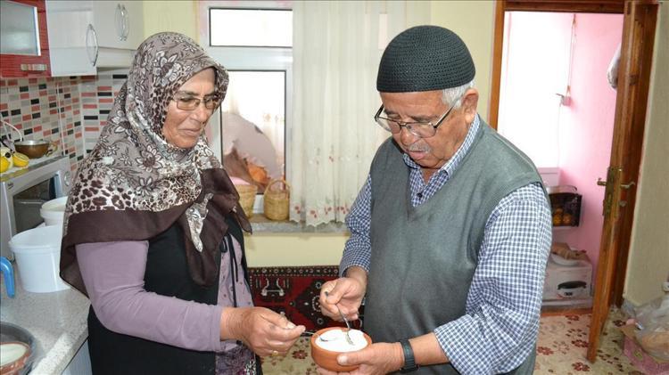 Turistler kapış kapış alıyor Sütten 30 kat daha fazla kalsiyum içeriyor, vücuda tek seferde vitamin ve mineral depoluyor, kemikleri beton gibi yapıyor