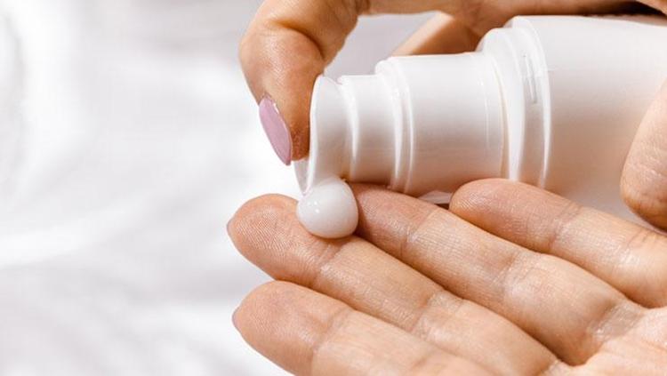 Retinolü bardak bardak içebilirsiniz Bu karışım yaşlılık izlerini siliyor: Lekeli görünümü yok ediyor, adeta gençleştiriyor
