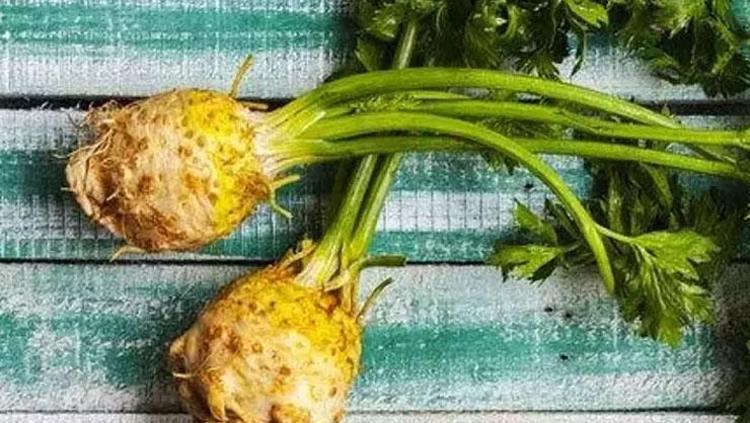 Suyunu içince fazla kilolardan kurtarıyor Meğer zayıflamanın yolu sapından geçiyormuş: 1 haftada 5 kilo verdiriyor
