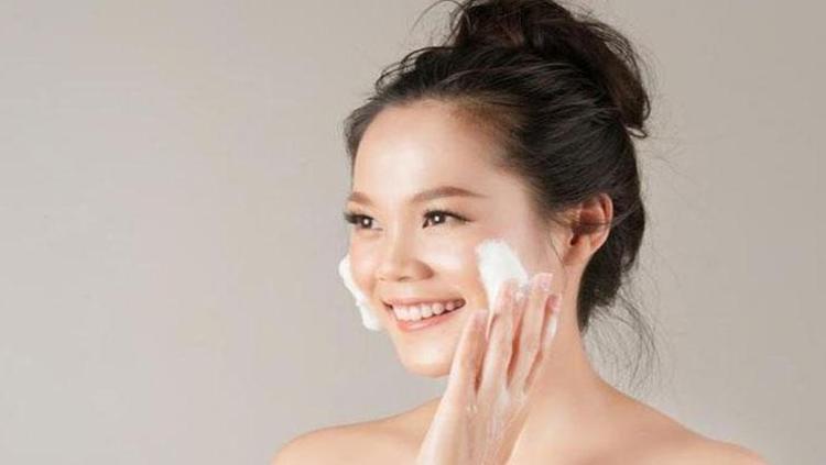 Doğal güzelliğin sırrı ortaya çıktı Cilt lekelerini temizleyerek prüüzsüz hale getiriyor: Ten rengini 2 ton açıyor