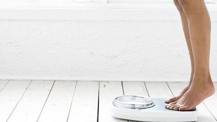 Suda bekletip bardak bardak için Tığ gibi zayıflamak isteyen günlük tüketsin: Bel, basen ve karındaki yağları mıknatıs gibi çekiyor