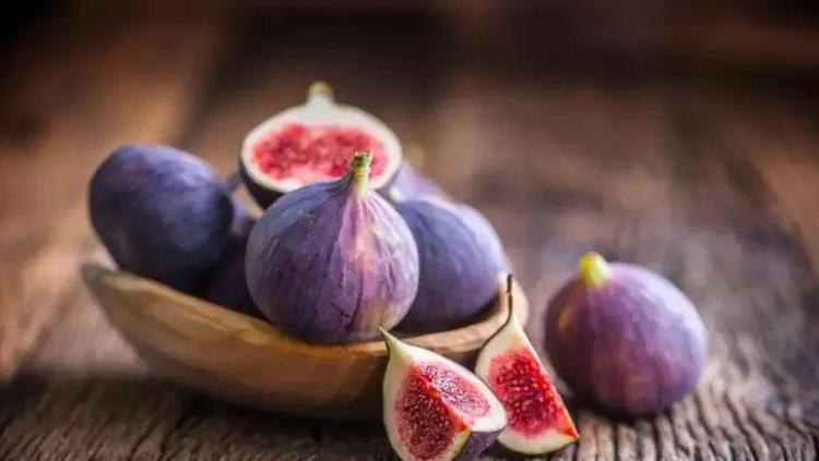 Suda bekletip bardak bardak için Tığ gibi zayıflamak isteyen günlük tüketsin: Bel, basen ve karındaki yağları mıknatıs gibi çekiyor