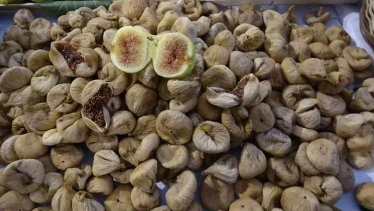 Suda bekletip bardak bardak için Tığ gibi zayıflamak isteyen günlük tüketsin: Bel, basen ve karındaki yağları mıknatıs gibi çekiyor