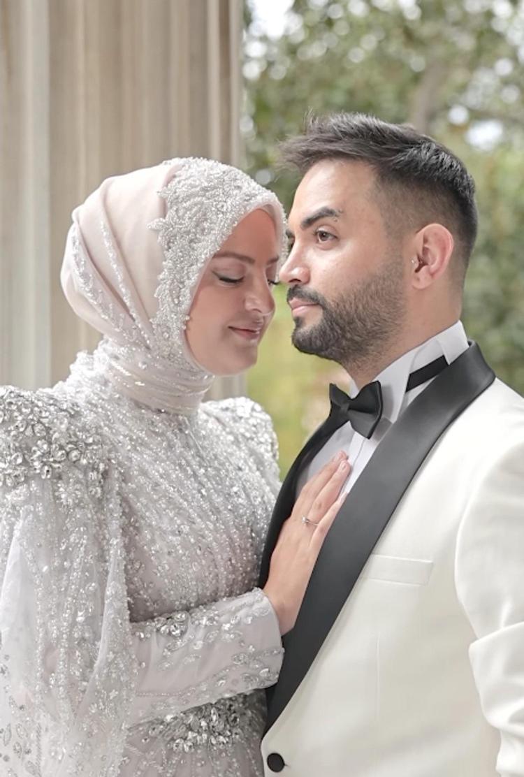 Nişanlısının başörtüsüz hali paylaşılan Kadir Ezildiden hamle geldi